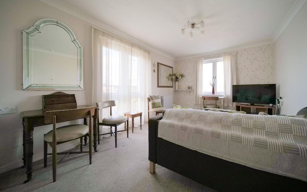 Property photo 2 of 11 Living Room