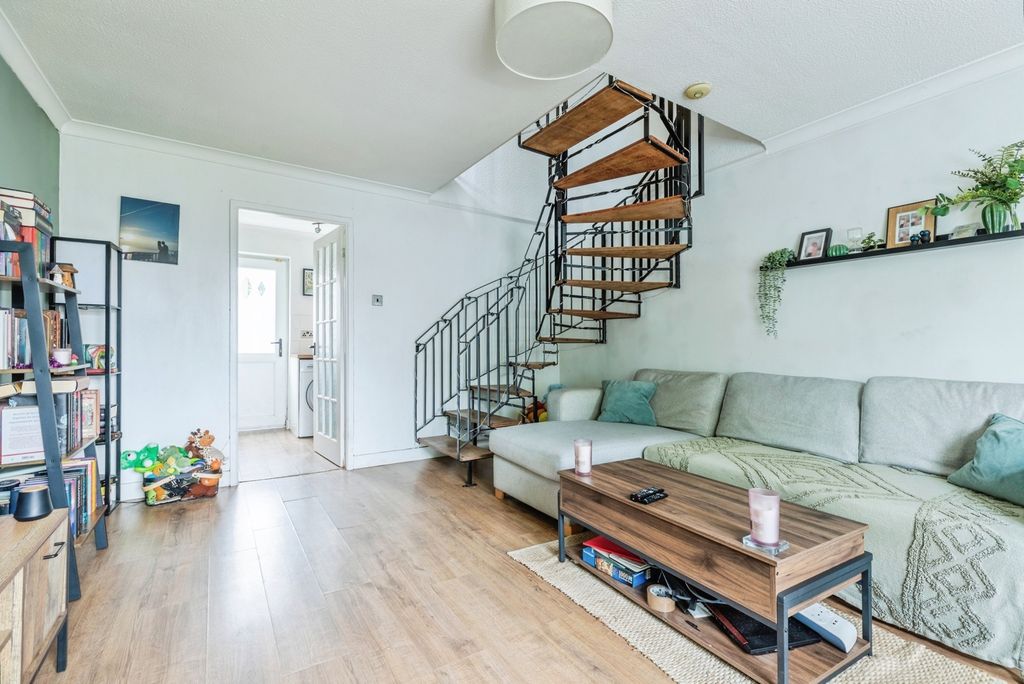 Property photo 3 of 17 Pbox-Img.Jpg