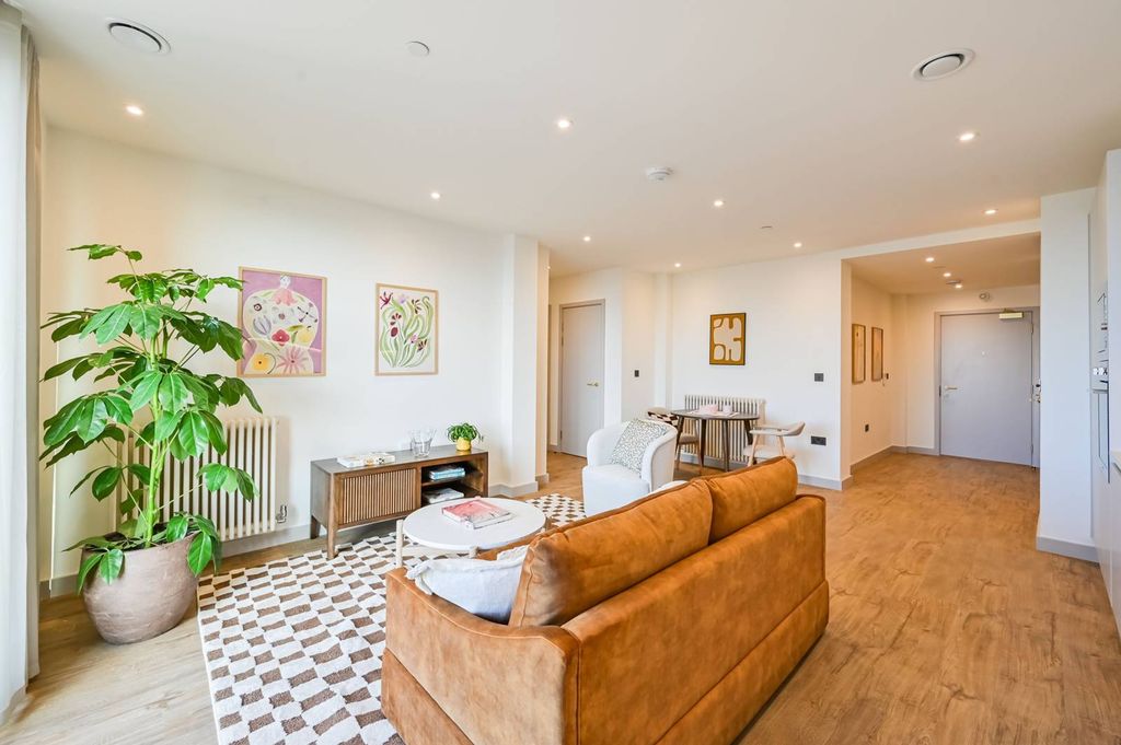 Property photo 2 of 26