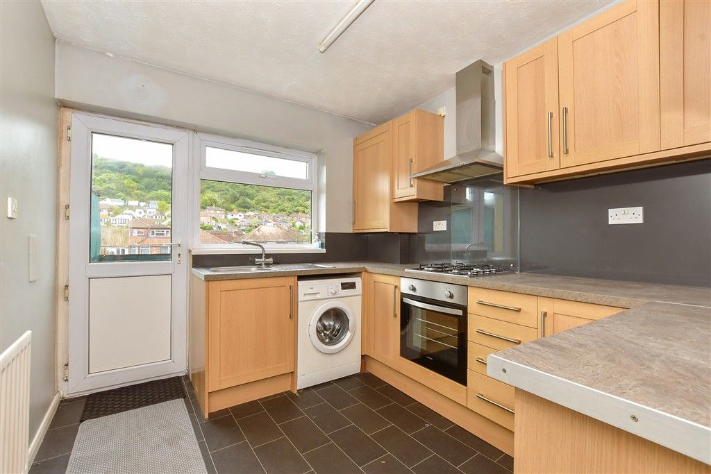 Property photo 3 of 17 Kitchen