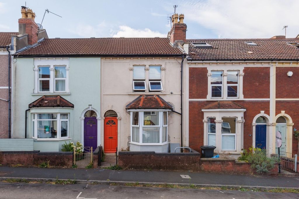 Property photo 2 of 23 34 Colston Road-21.Jpg