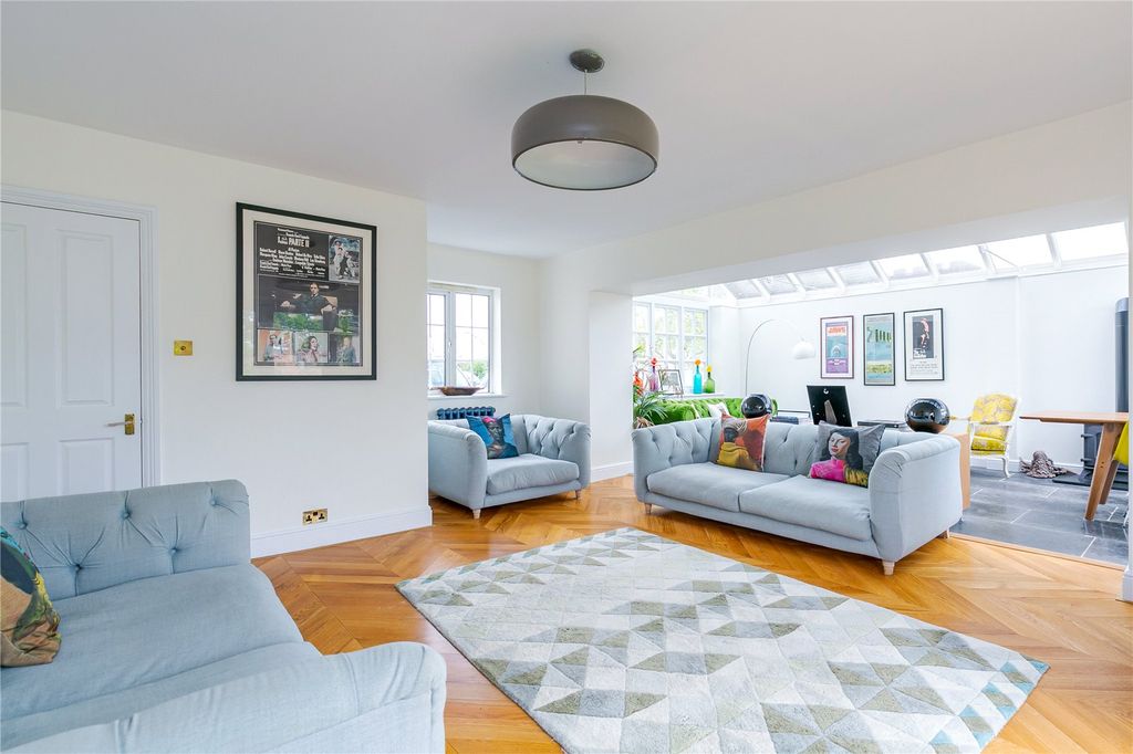 Property photo 2 of 16 Sitting Room