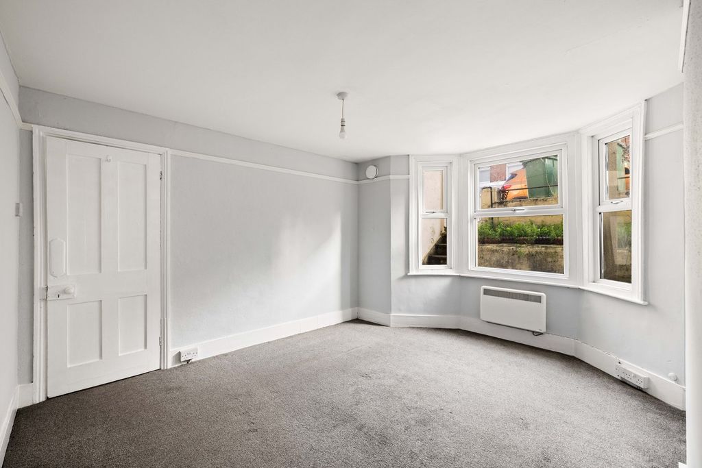 Property photo 2 of 9 Bedroom