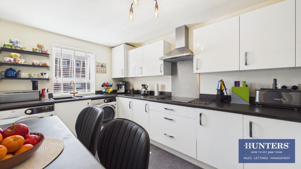 Property photo 3 of 22 Kitchen