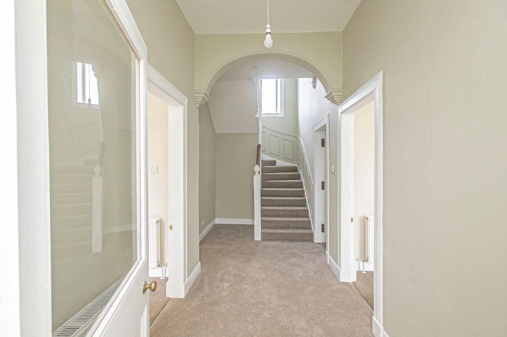 Property photo 3 of 37