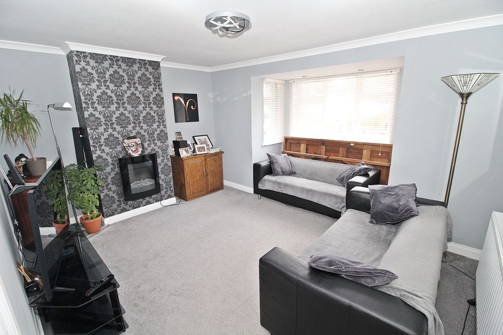 Property photo 3 of 13 4421205