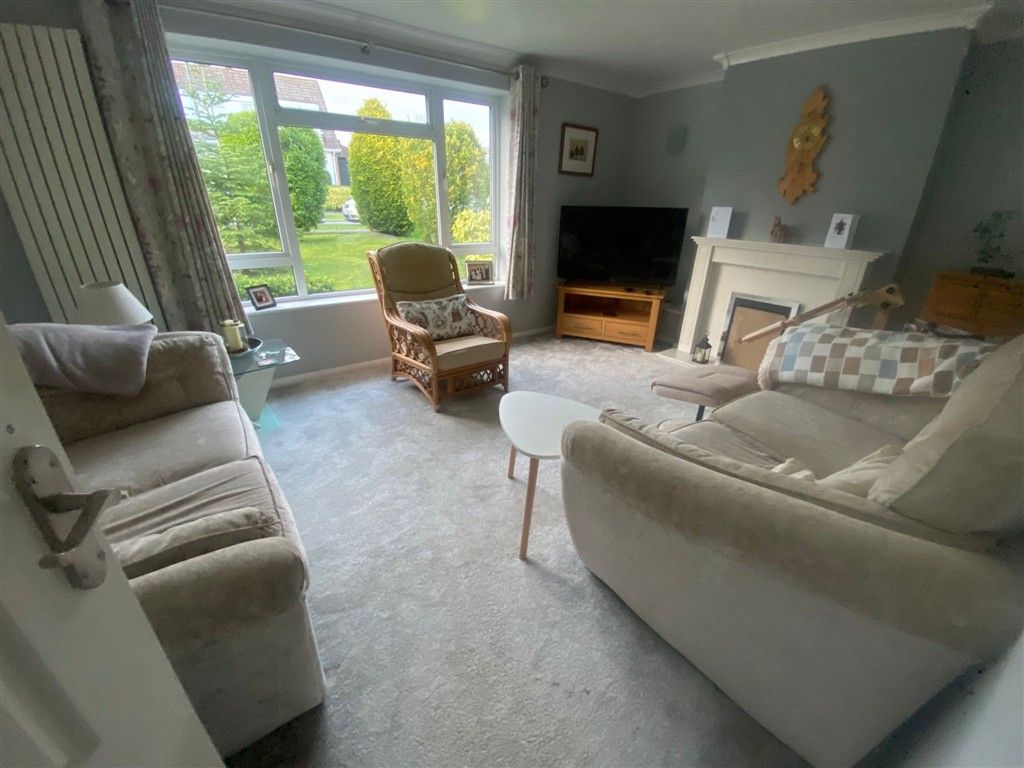 Property photo 2 of 10 Lounge