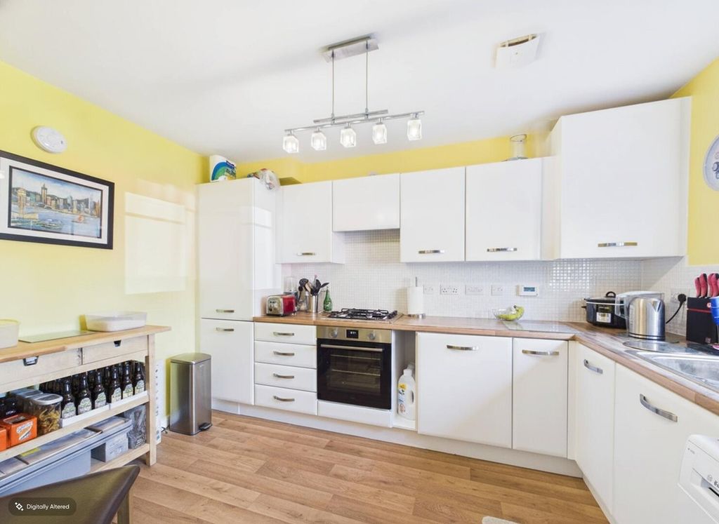 Property photo 2 of 11 Kitchen