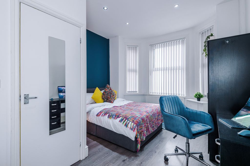 Property photo 3 of 33 Gallery