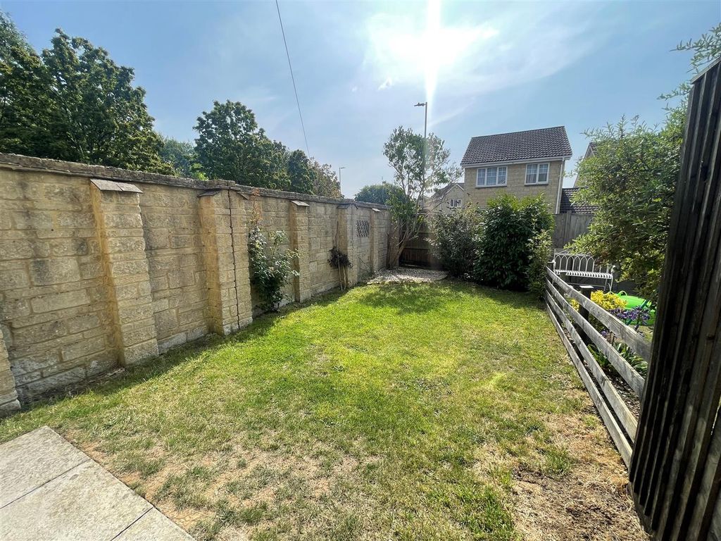 Property photo 3 of 12 Garden 3.Jpg