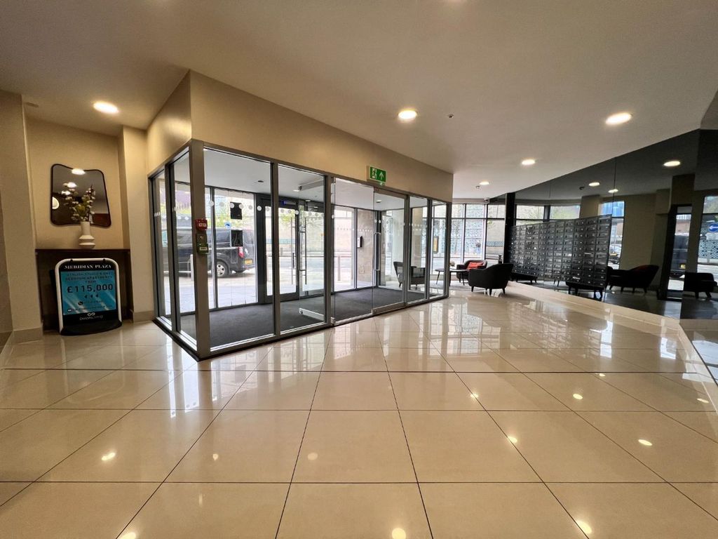 Property photo 2 of 14 Entrance Hall