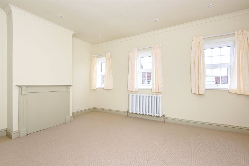 Property photo 2 of 7 Living Room