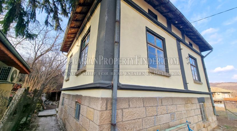 Property photo 2 of 8