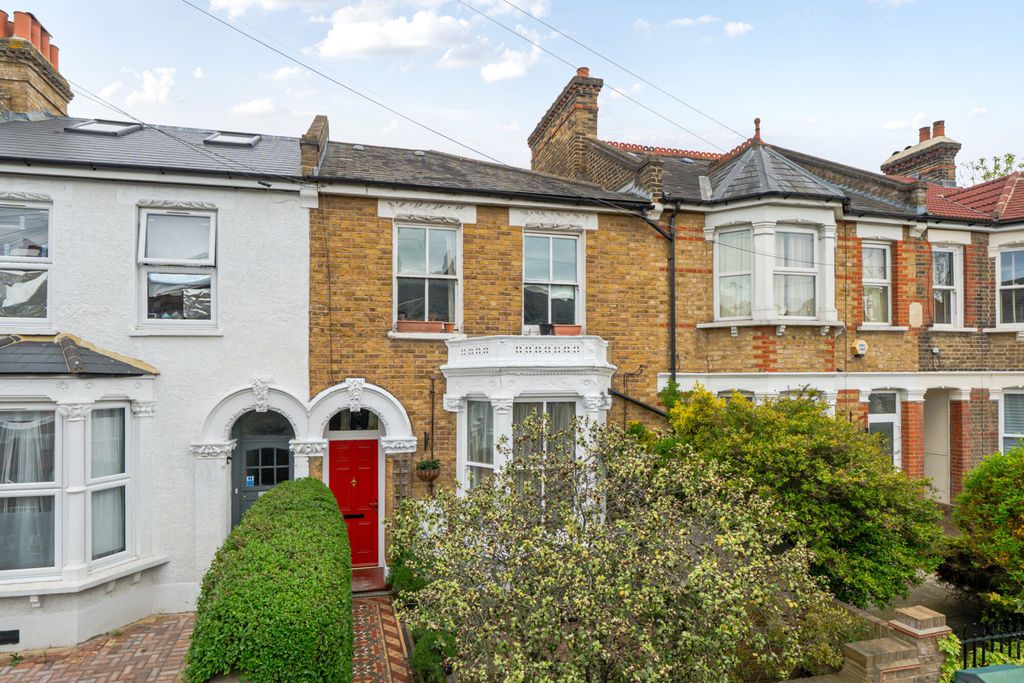 Property photo 1 of 16 External