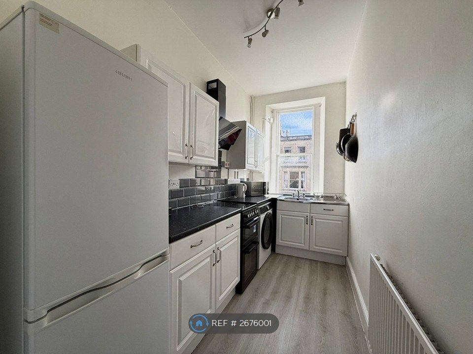 Property photo 2 of 10 Kitchen