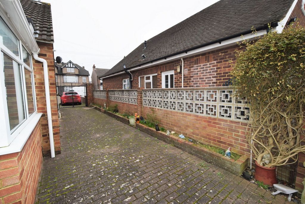 Property photo 3 of 14 Photo 8