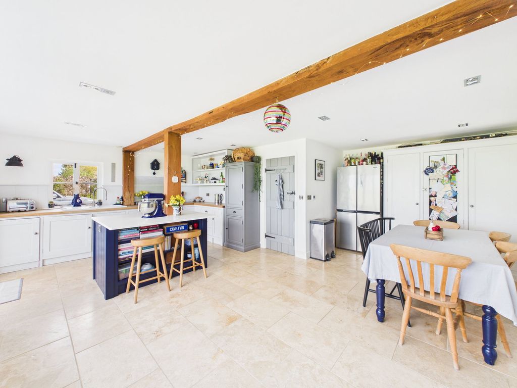 Property photo 2 of 40