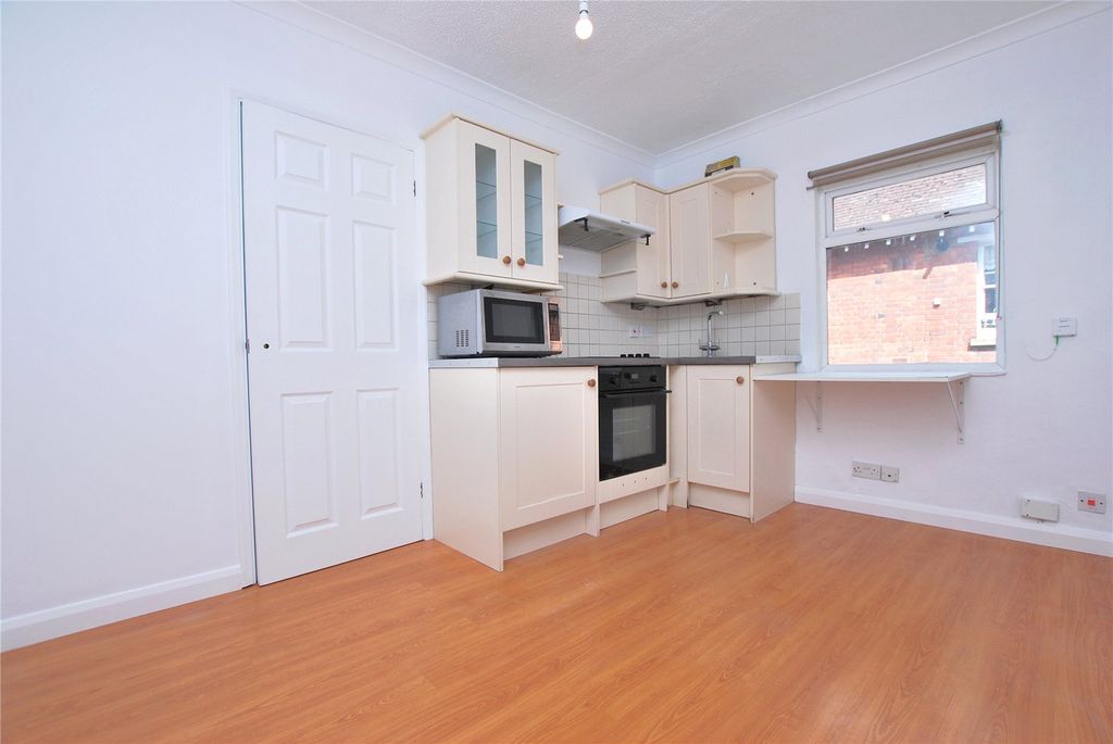 Property photo 2 of 5 Picture No. 11