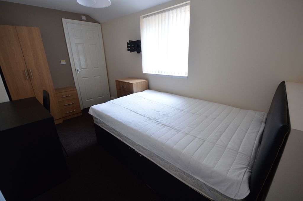 Property photo 1 of 2