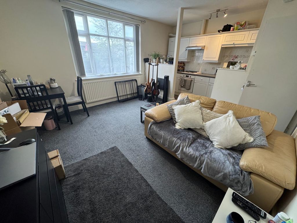 Property photo 3 of 12 Photo 11