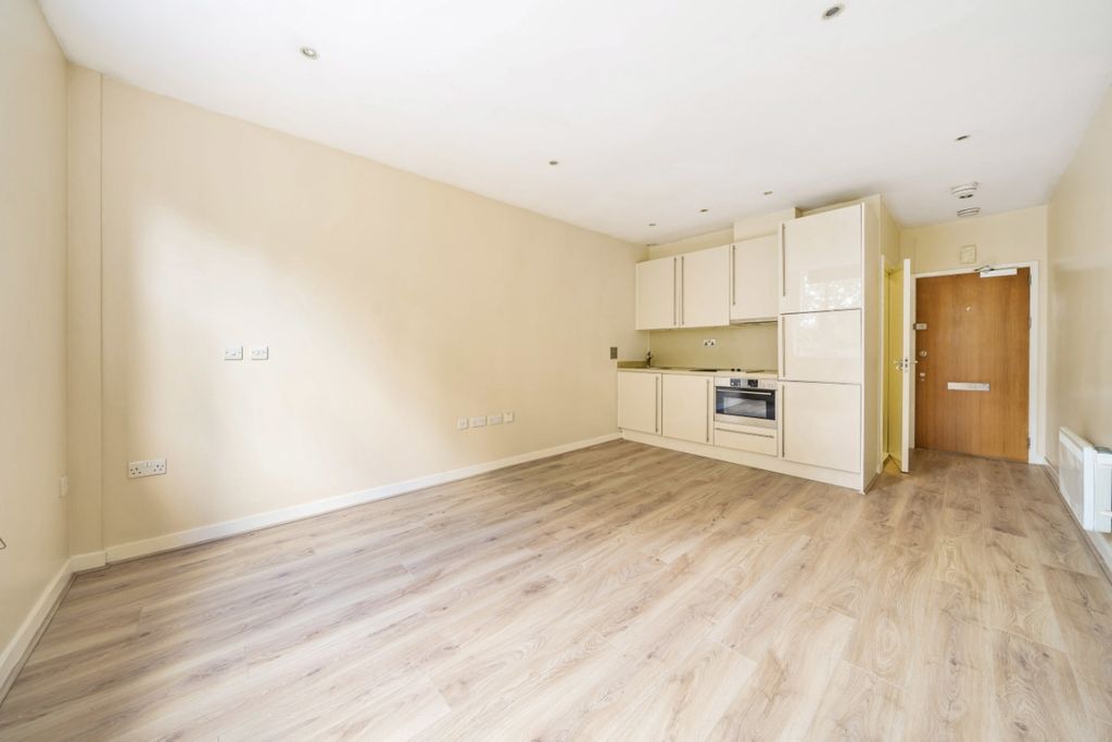 Property photo 3 of 7 Studio
