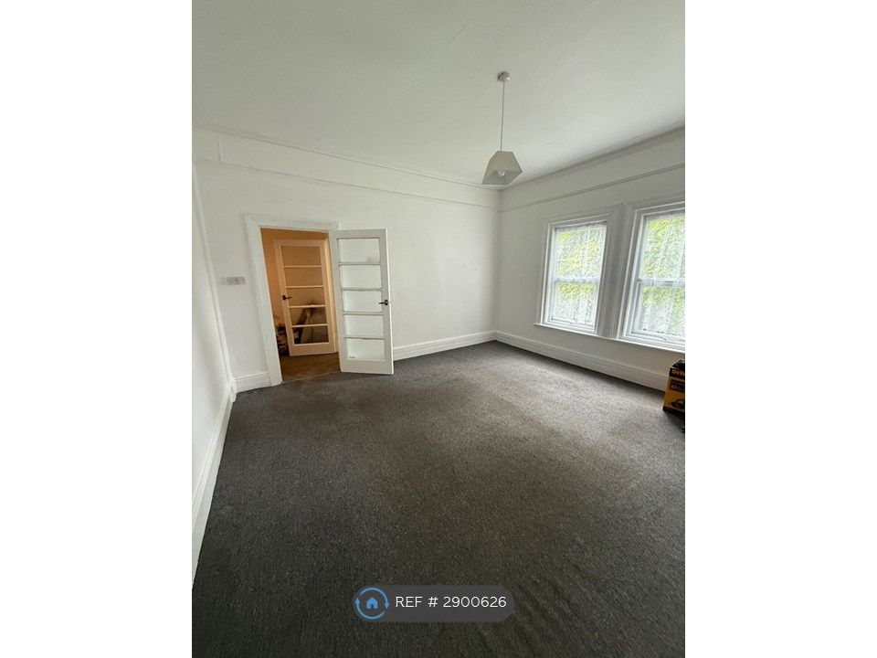 Property photo 3 of 5 Lounge