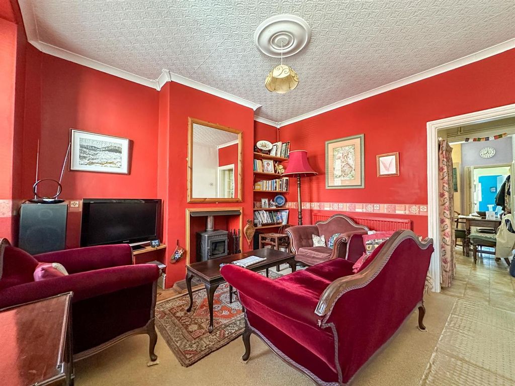 Property photo 3 of 17 Living Room