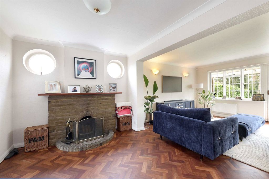 Property photo 3 of 14 Sitting Room