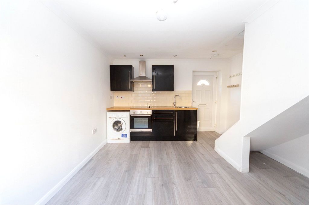 Property photo 3 of 11 Picture No. 02