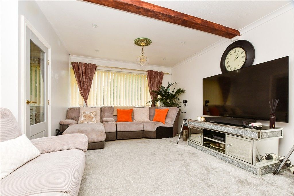 Property photo 3 of 14 Lounge