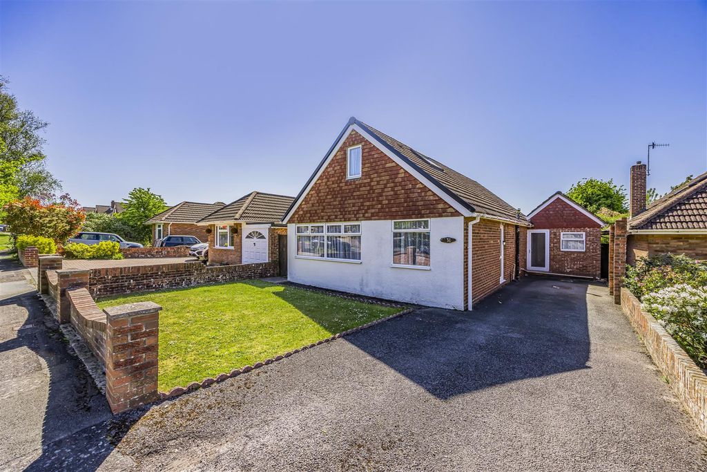 Property photo 1 of 18 31 Moreland Road, Purbrook-Porticomarketing-Soldby