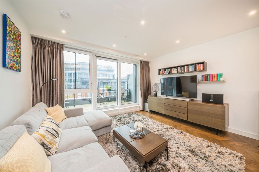 Property photo 2 of 11