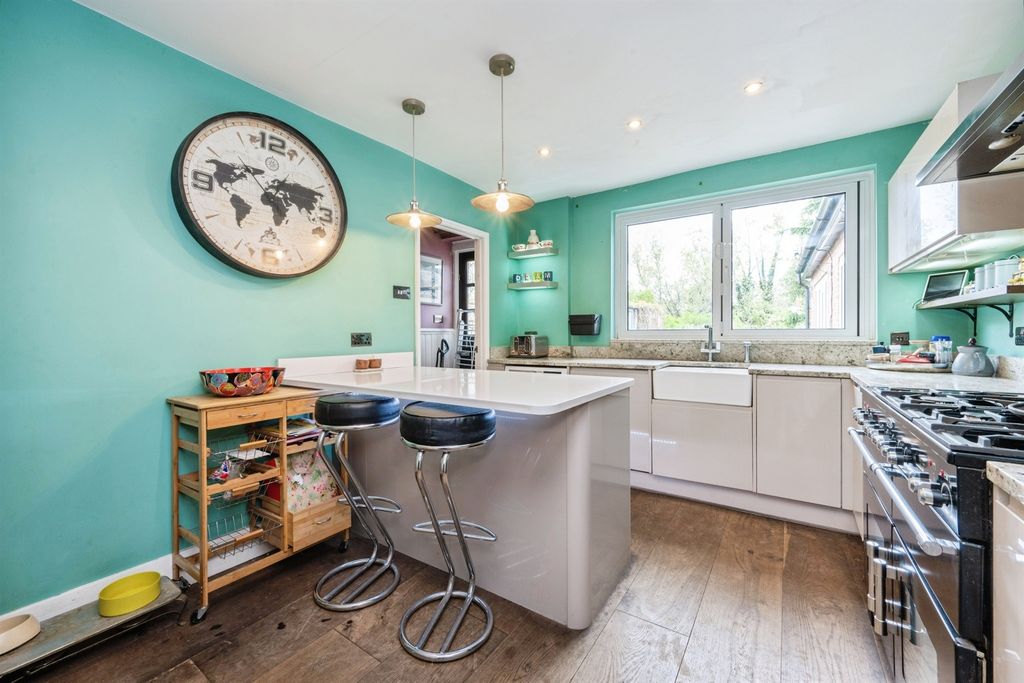 Property photo 3 of 44