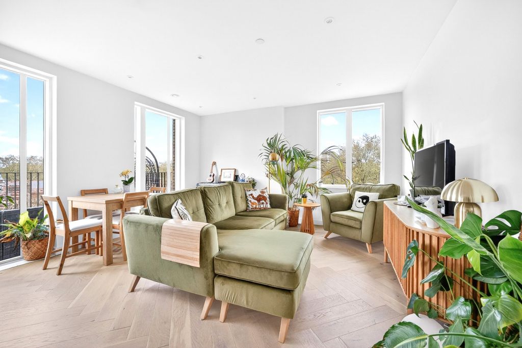 Property photo 1 of 23