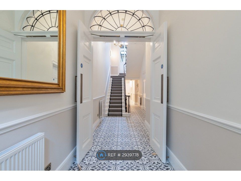 Property photo 2 of 11 Building Entrace