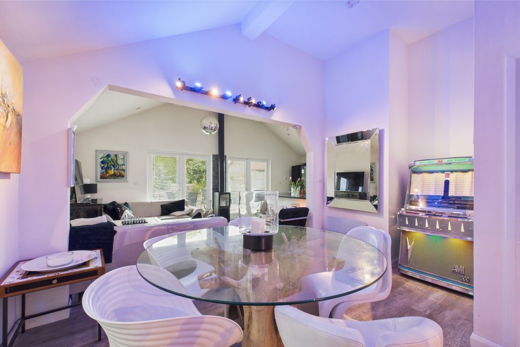 Property photo 3 of 18 Open Plan