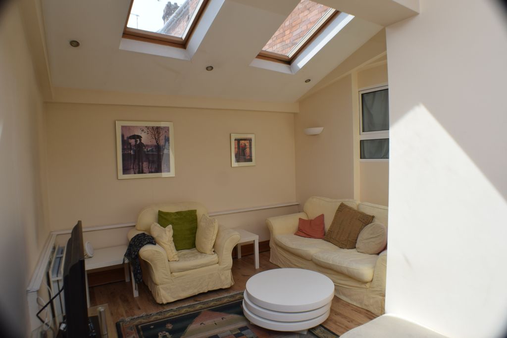 Property photo 2 of 4 Living Room