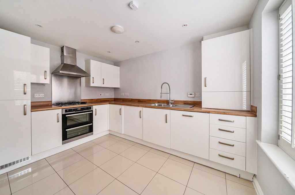 Property photo 3 of 11 1328985-13-687E5A...