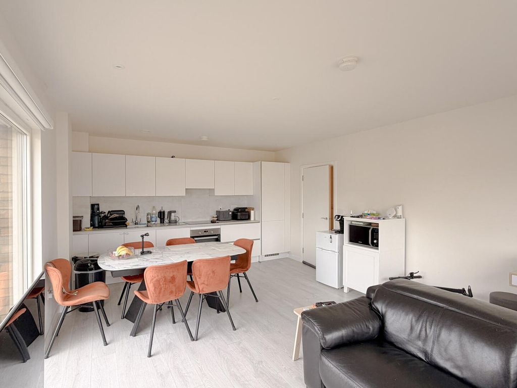 Property photo 3 of 11 Kitchen