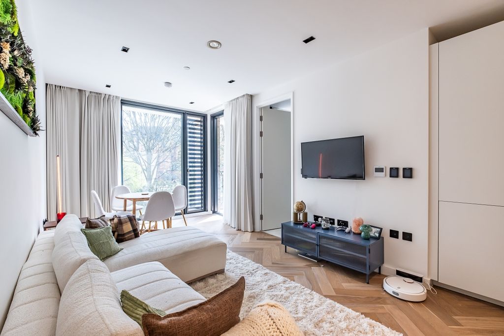 Property photo 1 of 12 Living Room