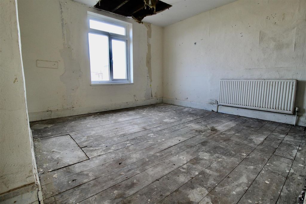 Property photo 3 of 6 Bedroom One