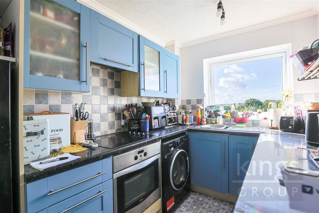 Property photo 1 of 10 Kitchen