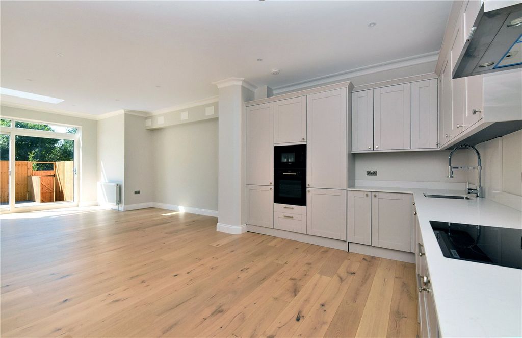 Property photo 1 of 14 Picture No. 04