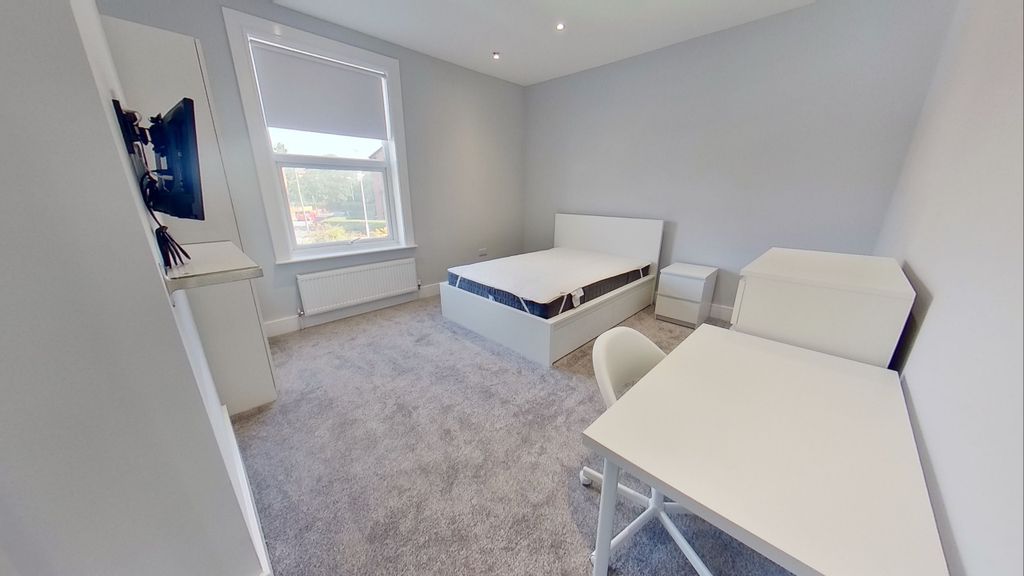 Property photo 3 of 8 Beechwood-Road-09102021113247.Jpg