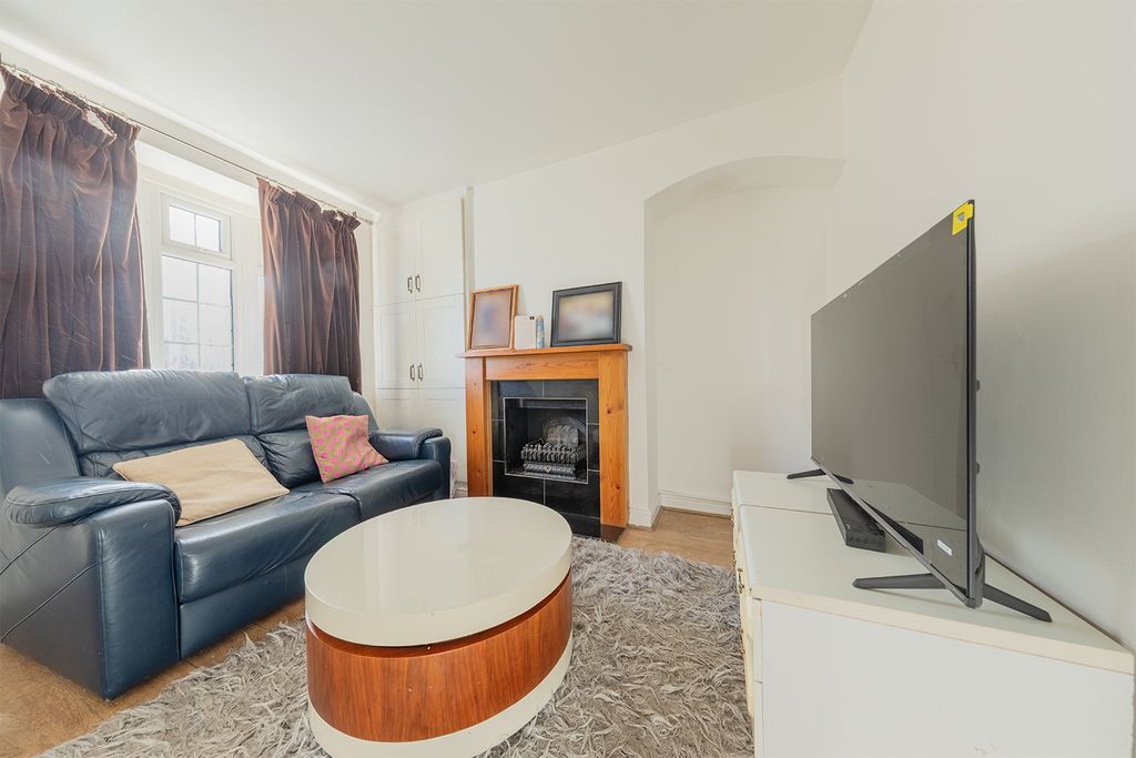 Property photo 3 of 17