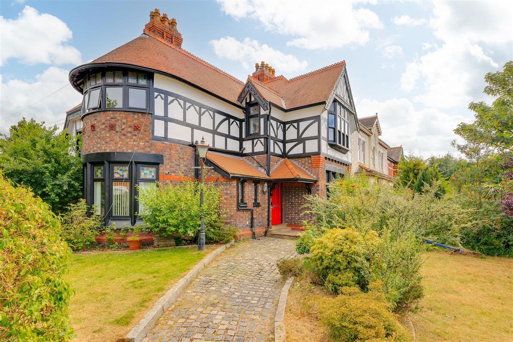 Property photo 2 of 60 28 Blundellsands Road West_3.Jpg