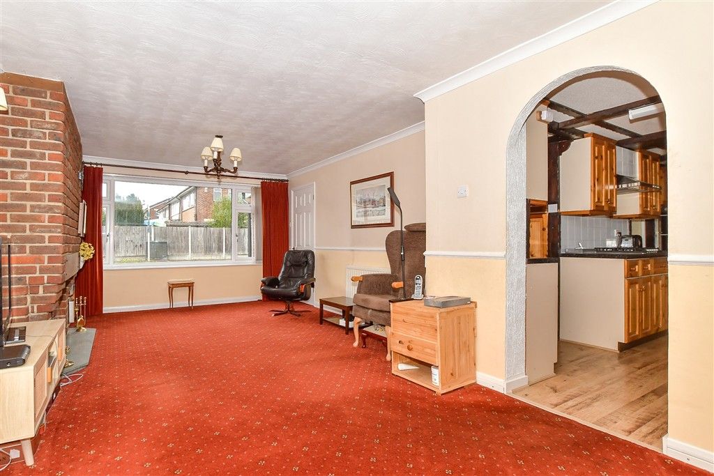 Property photo 2 of 18 Lounge