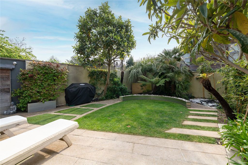 Property photo 2 of 25 Picture No. 29