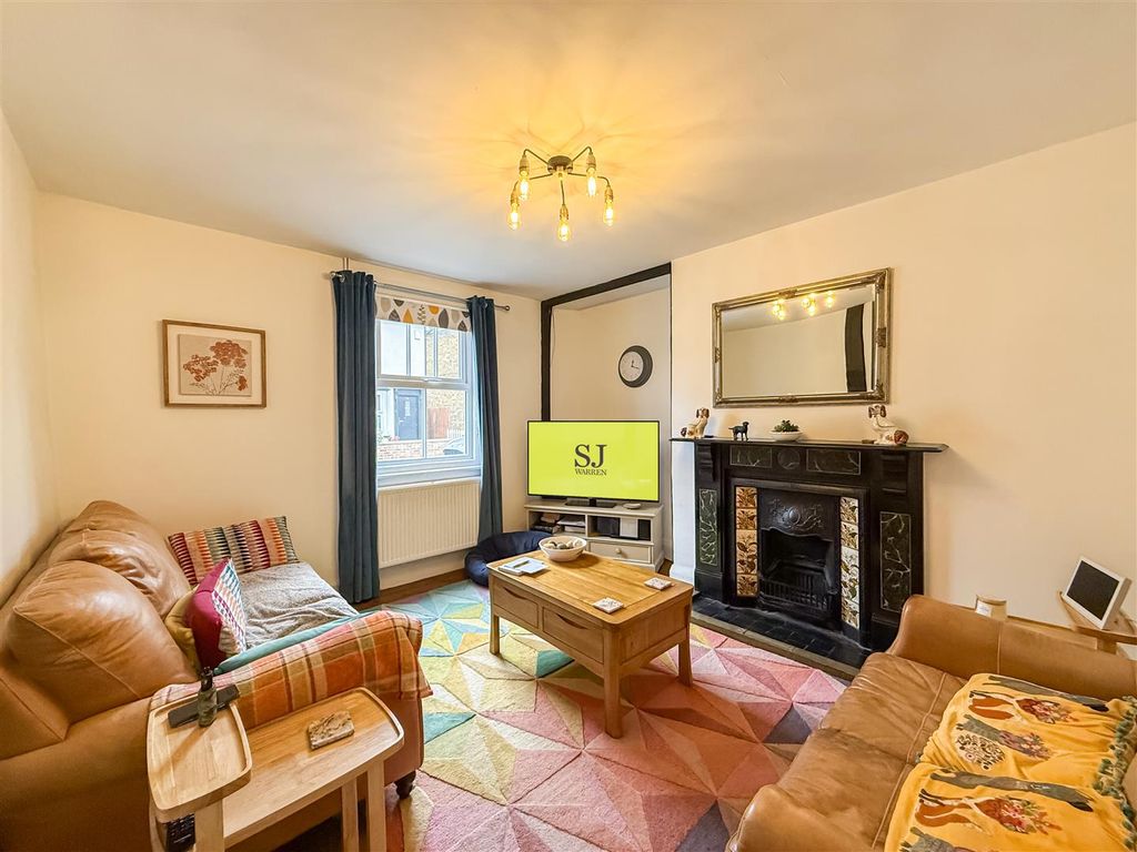 Property photo 3 of 15 Lounge