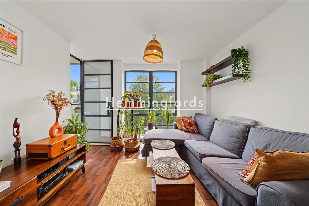 Property photo 1 of 15 De Beauvoir Crescent N1-11.Jpg